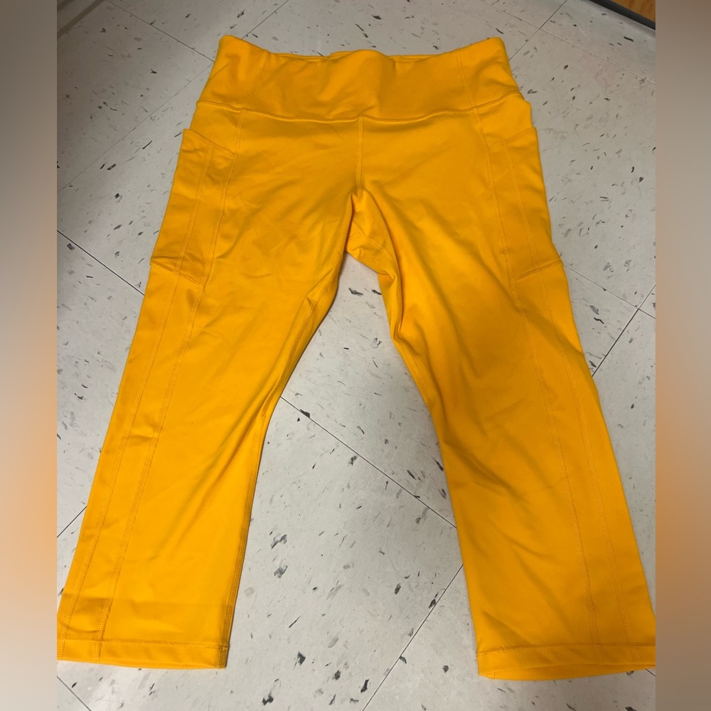 Athleta Ultimate Stash II Capri Leggings